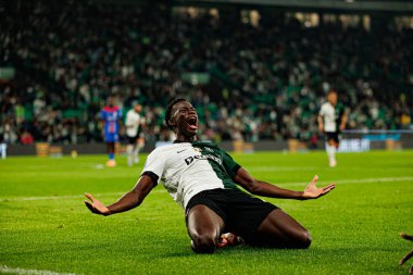 Salvador Blopa, Estadio Jose Alvalade 'de (Maciej Rogowski / Ball Raw Images) Sporting CP ve Alverca FC takımları arasında oynanan çeyrek final maçında attığı golü kutlarken görülüyor.)
