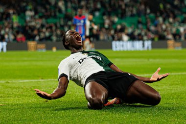 Salvador Blopa, Estadio Jose Alvalade 'de (Maciej Rogowski / Ball Raw Images) Sporting CP ve Alverca FC takımları arasında oynanan çeyrek final maçında attığı golü kutlarken görülüyor.)