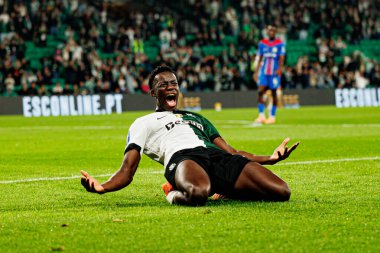 Salvador Blopa, Estadio Jose Alvalade 'de (Maciej Rogowski / Ball Raw Images) Sporting CP ve Alverca FC takımları arasında oynanan çeyrek final maçında attığı golü kutlarken görülüyor.)