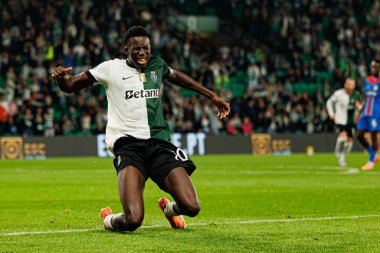 Salvador Blopa, Estadio Jose Alvalade 'de (Maciej Rogowski / Ball Raw Images) Sporting CP ve Alverca FC takımları arasında oynanan çeyrek final maçında attığı golü kutlarken görülüyor.)