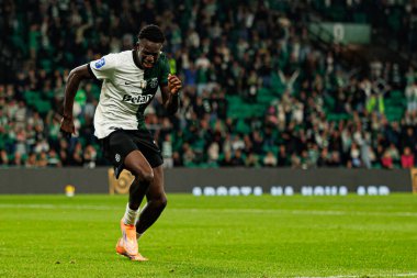 Salvador Blopa, Estadio Jose Alvalade 'de (Maciej Rogowski / Ball Raw Images) Sporting CP ve Alverca FC takımları arasında oynanan çeyrek final maçında attığı golü kutlarken görülüyor.)