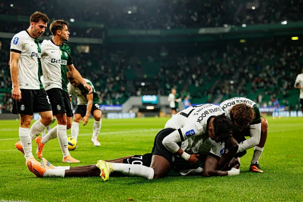 Sporcu Oyuncuları, Estadio Jose Alvalade 'de (Maciej Rogowski / Ball Raw Images) Sporting CP ve Alverca FC takımları arasında oynanan çeyrek final maçında Salvador Blop' tan gol üstüne gol atarken görüldü.)
