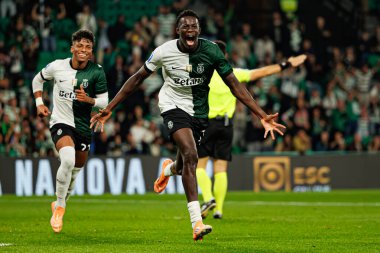 Alisson Santos ve Salvador Blopa, Estadio Jose Alvalade 'de (Maciej Rogowski / Ball Raw Images) Sporting CP ve Alverca FC takımları arasındaki çeyrek final maçında gol attıktan sonra kutlama yaparken görüldü.)
