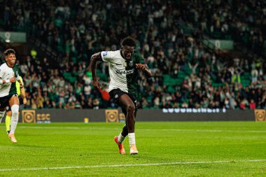 Salvador Blopa, Estadio Jose Alvalade 'de (Maciej Rogowski / Ball Raw Images) Sporting CP ve Alverca FC takımları arasında oynanan çeyrek final maçında attığı golü kutlarken görülüyor.)