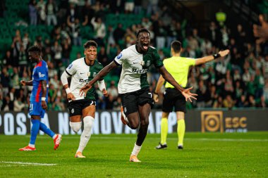 Alisson Santos ve Salvador Blopa, Estadio Jose Alvalade 'de (Maciej Rogowski / Ball Raw Images) Sporting CP ve Alverca FC takımları arasındaki çeyrek final maçında gol attıktan sonra kutlama yaparken görüldü.)