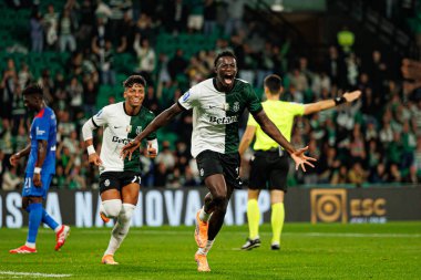 Alisson Santos ve Salvador Blopa, Estadio Jose Alvalade 'de (Maciej Rogowski / Ball Raw Images) Sporting CP ve Alverca FC takımları arasındaki çeyrek final maçında gol attıktan sonra kutlama yaparken görüldü.)