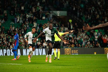 Alisson Santos ve Salvador Blopa, Estadio Jose Alvalade 'de (Maciej Rogowski / Ball Raw Images) Sporting CP ve Alverca FC takımları arasındaki çeyrek final maçında gol attıktan sonra kutlama yaparken görüldü.)