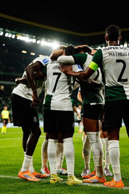 Sporcu Oyuncuları, Estadio Jose Alvalade 'de (Maciej Rogowski / Ball Raw Images) Sporting CP ve Alverca FC takımları arasında oynanan çeyrek final maçında Geovany Quenda' dan gol üstüne gol atarken görüldü.)