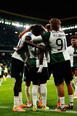 Sporcu Oyuncuları, Estadio Jose Alvalade 'de (Maciej Rogowski / Ball Raw Images) Sporting CP ve Alverca FC takımları arasında oynanan çeyrek final maçında Geovany Quenda' dan gol üstüne gol atarken görüldü.)