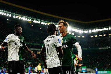 Geovany Quenda ve Ricardo Mangas, Estadio Jose Alvalade 'de (Maciej Rogowski / Ball Raw Images) Sporting CP ve Alverca FC takımları arasında oynanan çeyrek final maçında gol attıktan sonra kutlama yaparken görüldü.)