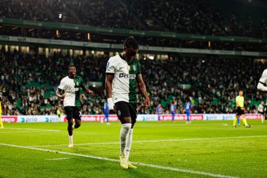 Geovany Quenda, Estadio Jose Alvalade 'de (Maciej Rogowski / Ball Raw Images) Sporting CP ve Alverca FC takımları arasında oynanan çeyrek final maçında gol attıktan sonra kutlama yaparken görülüyor.)