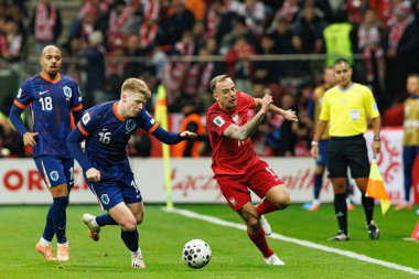 Jerdy Schouten ve Kamil Grosicki, 2026 Dünya Kupası eleme maçında Polonya ve Hollanda milli takımları arasında görüldü (Maciej Rogowski / Ball Raw Images)