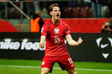 Jakub Kaminski, Polonya ve Hollanda milli takımları arasında oynanan 2026 Dünya Kupası eleme maçında gol attıktan sonra kutlama yaparken görüldü (Maciej Rogowski / Ball Raw Images)