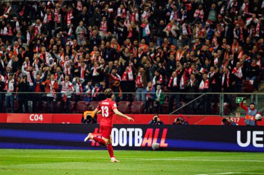 Jakub Kaminski, Polonya ve Hollanda milli takımları arasında oynanan 2026 Dünya Kupası eleme maçında gol attıktan sonra kutlama yaparken görüldü (Maciej Rogowski / Ball Raw Images)