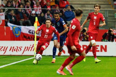 Nicola Zalewski ve Cody Gakpo, 2026 Dünya Kupası eleme maçında Polonya ve Hollanda milli takımları arasında görüldüler (Maciej Rogowski / Ball Raw Images)