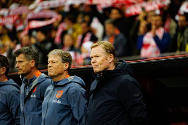 Ronald Koeman, 2026 Dünya Kupası eleme maçında Polonya ve Hollanda milli takımları arasında görüldü (Maciej Rogowski / Ball Raw Images)