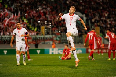 Karol Swiderski, 2026 Dünya Kupası eleme maçında Malta ve Polonya milli takımları arasında gol attıktan sonra kutlama yaparken görüldü (Maciej Rogowski / Ball Raw Images)
