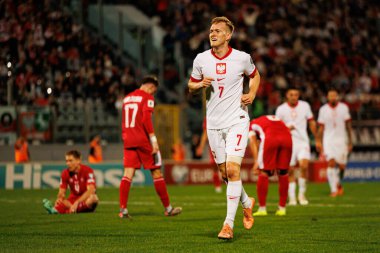 Karol Swiderski, 2026 Dünya Kupası eleme maçında Malta ve Polonya milli takımları arasında gol attıktan sonra kutlama yaparken görüldü (Maciej Rogowski / Ball Raw Images)