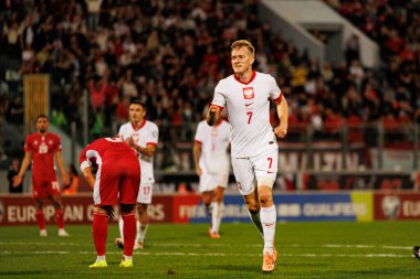 Karol Swiderski, 2026 Dünya Kupası eleme maçında Malta ve Polonya milli takımları arasında gol attıktan sonra kutlama yaparken görüldü (Maciej Rogowski / Ball Raw Images)