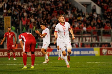 Karol Swiderski, 2026 Dünya Kupası eleme maçında Malta ve Polonya milli takımları arasında gol attıktan sonra kutlama yaparken görüldü (Maciej Rogowski / Ball Raw Images)