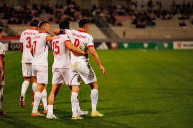 Pawel Wszolek ve Robert Lewandowski, 2026 Dünya Kupası eleme maçında Malta ve Polonya milli takımları arasında gol üstüne gol atarken görüldü (Maciej Rogowski / Ball Raw Images)