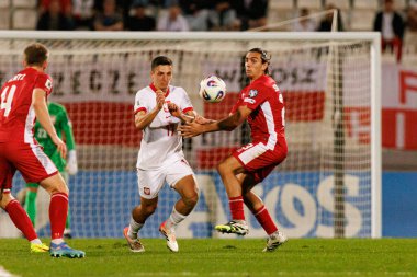 Bartosz Slisz ve Alexander Satariano, 2026 Dünya Kupası eleme maçında Malta ve Polonya milli takımları arasında görüldü (Maciej Rogowski / Ball Raw Images)