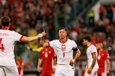Robert Lewandowski, Malta ve Polonya milli takımları arasındaki 2026 Dünya Kupası eleme maçında gol attıktan sonra kutlama yaparken görüldü (Maciej Rogowski / Ball Raw Images)