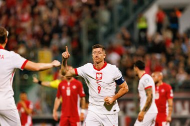 Robert Lewandowski, Malta ve Polonya milli takımları arasındaki 2026 Dünya Kupası eleme maçında gol attıktan sonra kutlama yaparken görüldü (Maciej Rogowski / Ball Raw Images)