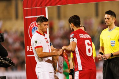 Robert Lewandowski ve Matthew Guillaumier, 2026 Dünya Kupası eleme maçında Malta ve Polonya milli takımları arasında görüldü (Maciej Rogowski / Ball Raw Images)