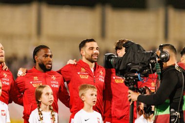 Joseph Mbong ve Zach Muscat, 2026 Dünya Kupası eleme maçında Malta ve Polonya milli takımları arasında görüldü (Maciej Rogowski / Ball Raw Images)