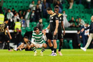 Francisco Trincao ve Nabil Touaizi, Liga Portekiz maçı sırasında Estadio Jose Alvalade 'de (Maciej Rogowski / Ball Raw Images) Sporting CP ve Alverca FC takımları arasında görüldü.)