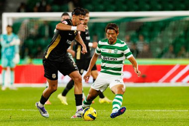Nabil Touaizi ve Hidemasa Morita, Liga Portekiz maçı sırasında Estadio Jose Alvalade 'de (Maciej Rogowski / Ball Raw Images) Sporting CP ve Alverca FC takımları arasında görüldü.)