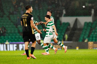 Ousmane Diomande, Goncalo Inacio ve Pedro Goncalves, Estadio Jose Alvalade 'de (Maciej Rogowski / Ball Raw Images) Sporting CP ve Alverca FC takımları arasında oynanan Liga Portekiz maçında gol attıktan sonra kutlama yaparken görüldü.)