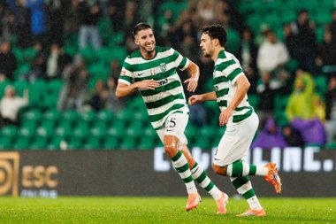 Goncalo Inacio ve Pedro Goncalf, Estadio Jose Alvalade 'de (Maciej Rogowski / Ball Raw Images) Sporting CP ve Alverca FC takımları arasında oynanan Liga Portekiz maçında gol attıktan sonra kutlama yaparken görüldü.)