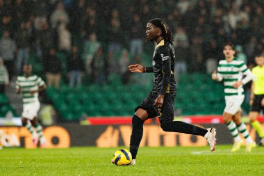 Bastien Meupiyou, Liga Portekiz maçı sırasında Estadio Jose Alvalade 'de (Maciej Rogowski / Ball Raw Images) Sporting CP ve Alverca FC takımları arasında görüldü.)
