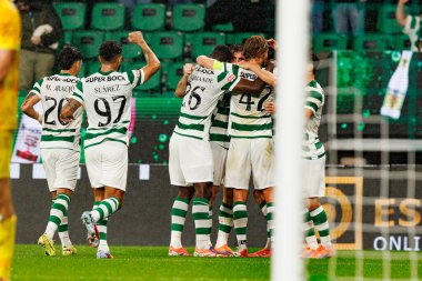 Sporcu Oyuncuları, Liga Portekiz maçı sırasında Estadio Jose Alvalade 'de (Maciej Rogowski / Ball Raw Images) Sporting CP ve Alverca FC takımları arasında Fotis Ioannidis' ten gol üstüne gol atarken görüldü.)