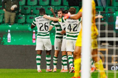 Sporcu Oyuncuları, Liga Portekiz maçı sırasında Estadio Jose Alvalade 'de (Maciej Rogowski / Ball Raw Images) Sporting CP ve Alverca FC takımları arasında Fotis Ioannidis' ten gol üstüne gol atarken görüldü.)