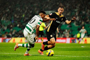 Cin Catamo ve Cedric Nuozzi, Liga Portekiz maçı sırasında Estadio Jose Alvalade 'de (Maciej Rogowski / Ball Raw Images) Sporting CP ve Alverca FC takımları arasında görüldü.)