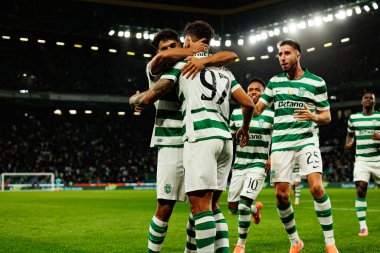 Luis Suarez ve Joao Simoes, Estadio Jose Alvalade 'deki (Maciej Rogowski / Ball Raw Images) Sporting CP ve Alverca FC takımları arasında oynanan Liga Portekiz maçında gol attıktan sonra kutlama yaparken görüldü.)