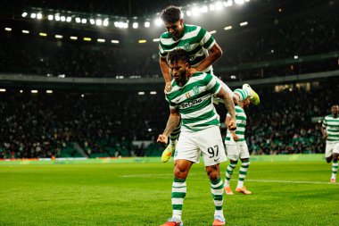 Luis Suarez ve Joao Simoes, Liga Portekiz maçı sırasında Estadio Jose Alvalade 'deki Sporting CP ve Alverca FC takımları arasında görüldü (Maciej Rogowski / Ball Raw Images)