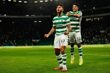 Luis Suarez ve Joao Simoes, Liga Portekiz maçı sırasında Estadio Jose Alvalade 'deki Sporting CP ve Alverca FC takımları arasında görüldü (Maciej Rogowski / Ball Raw Images)