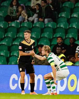 Cedric Nuozzi ve Morten Hjulmand, Liga Portekiz maçı sırasında Estadio Jose Alvalade 'de (Maciej Rogowski / Ball Raw Images) Sporting CP ve Alverca FC takımları arasında görüldü.)