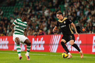 Ousmane Diomande ve Marko Milovanoviç Marezi, Liga Portekiz maçı sırasında Estadio Jose Alvalade 'deki Sporting CP ve Alverca FC takımları arasında görüldü (Maciej Rogowski / Ball Raw Images)