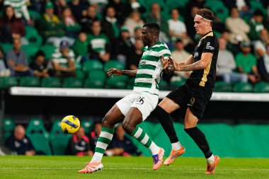 Ousmane Diomande ve Marko Milanovic Marezi, Liga Portekiz maçı sırasında Estadio Jose Alvalade 'deki Sporting CP ve Alverca FC takımları arasında görüldü (Maciej Rogowski / Ball Raw Images)
