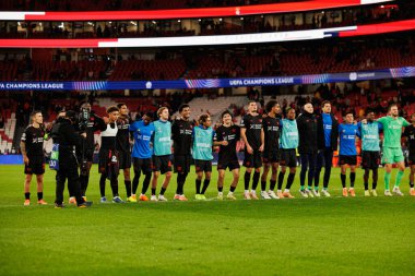 SL Benfica ve Bayer 04 Leverkusen (Maciej Rogowski / Ball Raw Images) arasındaki Şampiyonlar Ligi faz maçında Bayer 'in oyuncuları görülüyor)