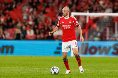 Fredrik Aursnes SL Benfica ve Bayer 04 Leverkusen (Maciej Rogowski / Ball Raw Images) arasında Şampiyonlar Ligi faz oyunu sırasında görüldü)