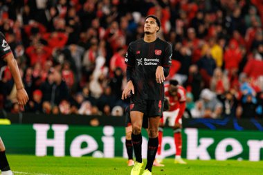 Jarell Quansah SL Benfica ve Bayer 04 Leverkusen (Maciej Rogowski / Ball Raw Images) arasındaki Şampiyonlar Ligi faz maçında görüldü)