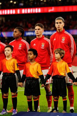 Leandro Barreiro, Georgiy Sudakov ve Enzo Barrenechea SL Benfica ve Bayer 04 Leverkusen (Maciej Rogowski / Ball Raw Images) arasındaki Şampiyonlar Ligi faz maçında görüldü.)