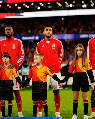 SL Benfica ve Bayer 04 Leverkusen (Maciej Rogowski / Ball Raw Images) arasındaki Şampiyonlar Ligi faz maçında Dodi Lukebakio ve Vangelis Pavlidis görüldü)