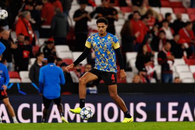 Jarell Quansah SL Benfica ve Bayer 04 Leverkusen (Maciej Rogowski / Ball Raw Images) arasındaki Şampiyonlar Ligi faz maçında görüldü)